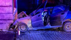 На Львівщині 27-річний водій Daewoo Lanos в’їхав у стіну будинку та загинув