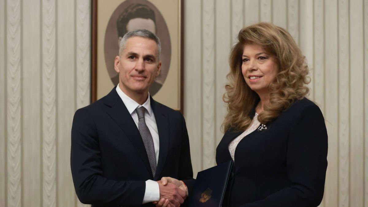 У першому турі президентських виборів у Болгарії лідирує чинна президентка Іліяна Йотова