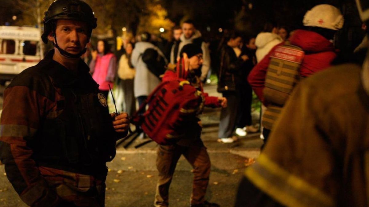 Російська атака знову пошкодила Південний міст у Києві