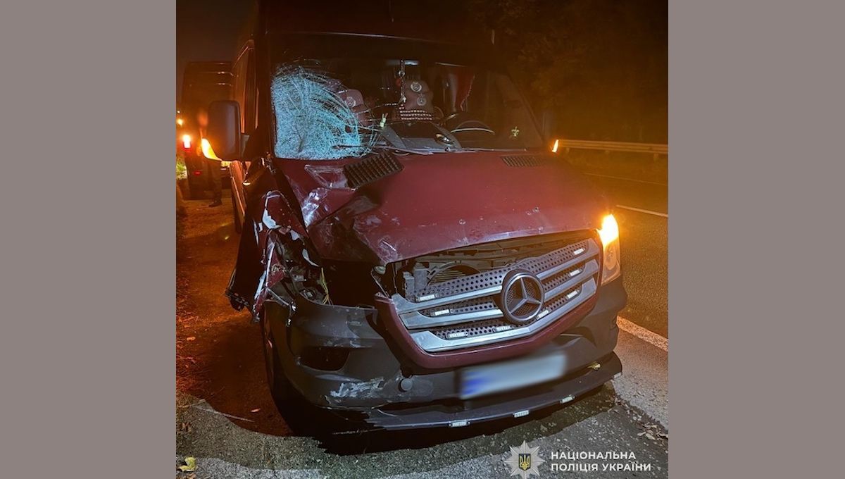 На трасі біля Стрия мікроавтобус на смерть збив 60-річного пішохода