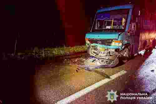 У Рівному легковик врізався у маршрутку, постраждали четверо людей