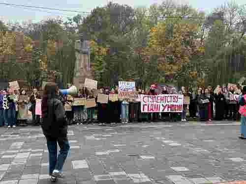 Студенти львівського університету протестували проти перенесення навчання з центру міста