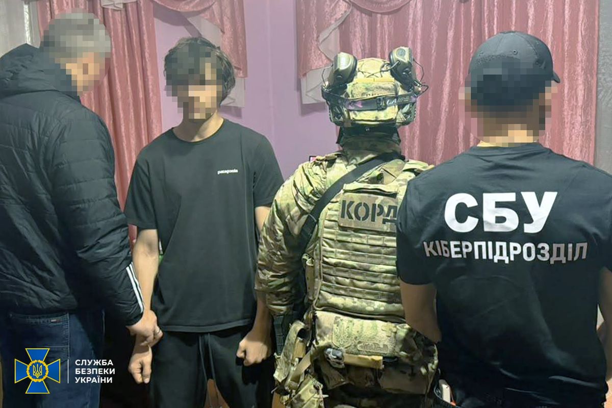 Кіберзлочинці з Прикарпаття викрали понад 600 тис. грн із карток клієнтів «ПриватБанку»