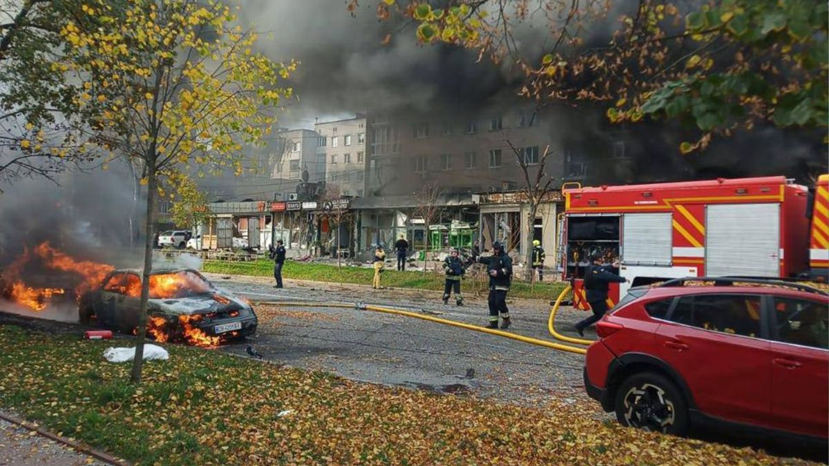 Росіяни вдарили по центру Чернігова та багатоповерхівці у Кременчуці, є загиблі та постраждалі