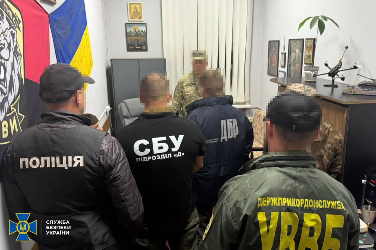 Посадовець ДПСУ на Закарпатті продавав тилові посади