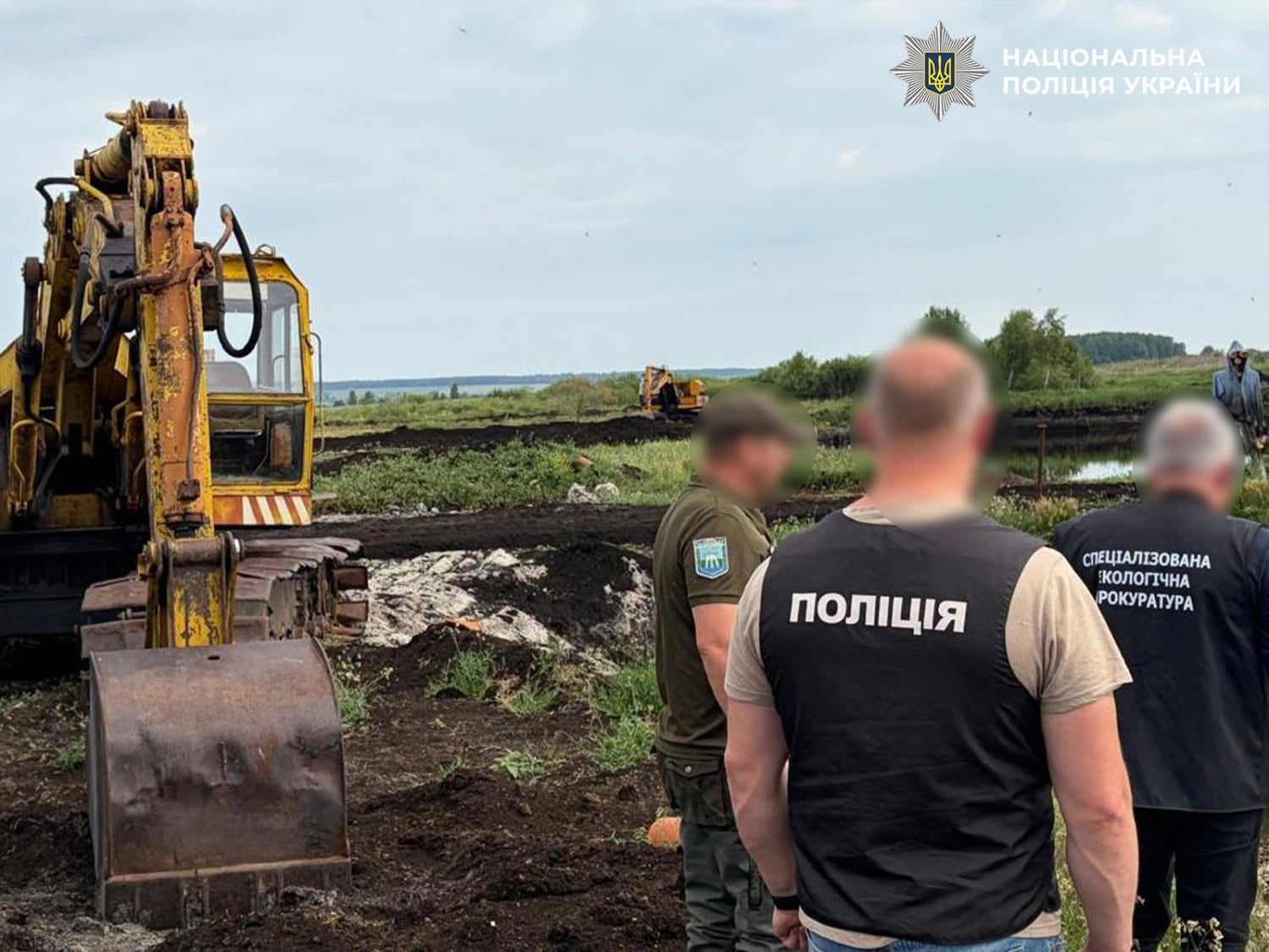 Місце видобутку та переробки торфу (фото поліції)