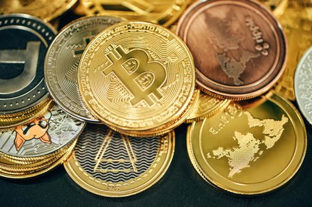 Криптобіржа Binance призупинила усі операції за підозрою в хакерській атаці