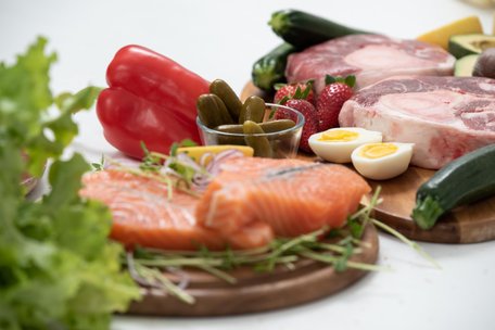 Дбаємо про здоров’я кісток: 10 продуктів, які допоможуть зберегти їх міцними