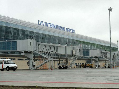 Львівський аеропорт веде переговори з найбільшим лоукостом Європи