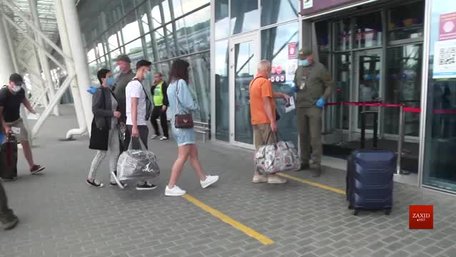 У львівському аеропорту пасажири можуть зробити ПЛР-тестування