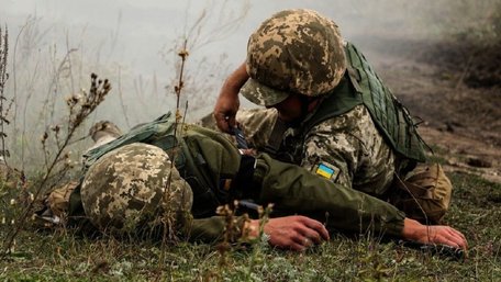 Внаслідок обстрілів на Донбасі загинув український військовий