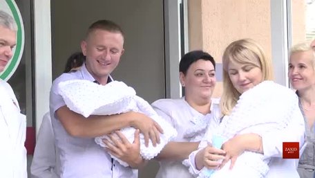 Передчасно народжених трійнят виписали з львівського перинатального центру