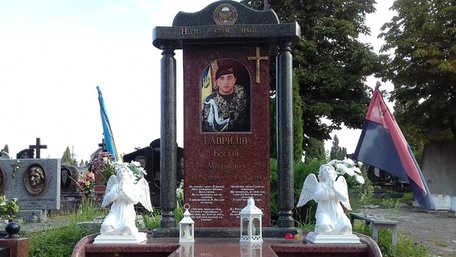У Калуші осквернили могилу загиблого на Донбасі українського воїна
