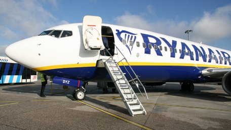 Ryanair тимчасово скасував штрафи за перебронювання квитків