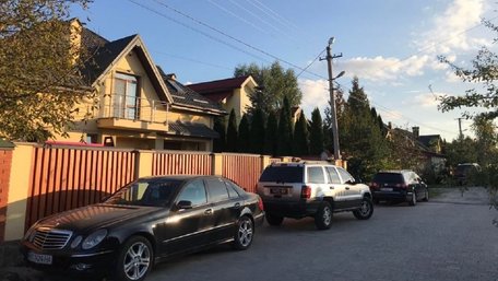 СБУ та військова прокуратура провели обшук у селищного голови Брюховичів