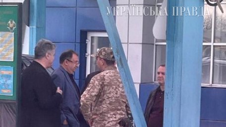 Прикордонники двічі відмовили Петру Порошенку у виїзді з України
