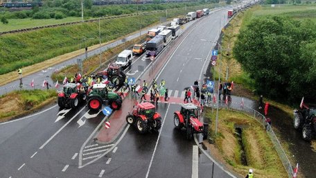 Польські фермери знову заблокували рух через пункт пропуску «Ягодин»