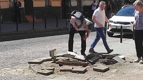 На вул. Пекарській у Львові пролунало два вибухи