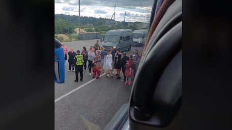 Пасажири автобуса перекрили трасу на Львівщині через доставку водія до ТЦК