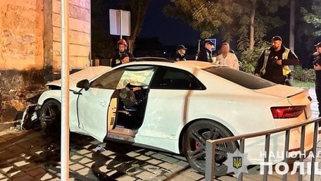 У Львові п'яний водій Audi збив двох неповнолітніх хлопців на самокаті