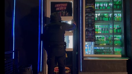 Алкомаркети Львова перевірили на продаж спиртних напоїв у комендантську годину 
