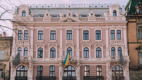 Міська рада назвала середні зарплати в найбільших готелях Львова