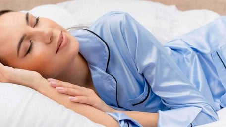 Чи «рахування овець» і важка ковдра допомагають швидше заснути