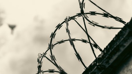 У Старокостянтинові ув’язнили чоловіків, які на замовлення ФСБ встановили камеру біля аеродрому