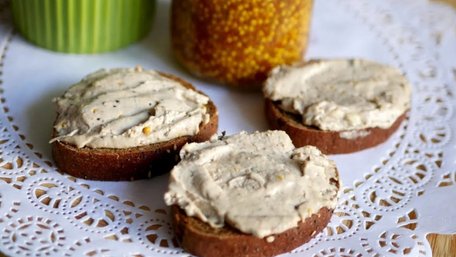 Швидка намазка зі шпротів. Рецепт дня