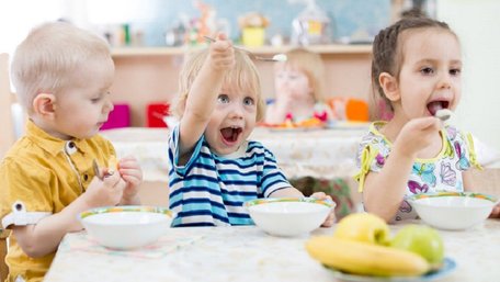 Святковий стіл для дітей: які страви подавати і які обов'язково виключити