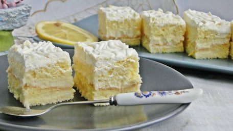 Ніжний багатошаровий лимонний пляцок