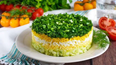 Смачніше за «Олів'є» і «Шубу»: легкий салат зі шпротами 