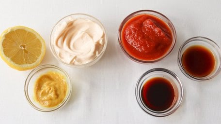 7 найкращих соусів, якими можна заправити салати замість майонезу