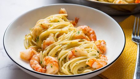 Томатна паста з креветками. Рецепт дня