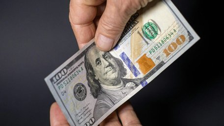 Зупиняємо паніку: коли нарешті зупиниться зростання курсів долара і євро