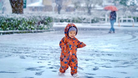 Діти і холод: як не допустити гіпотермії у немовлят та дітей раннього віку