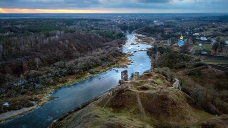 Скарби, булава Хмельницького і відьма на болотах: легенди Губківського замку