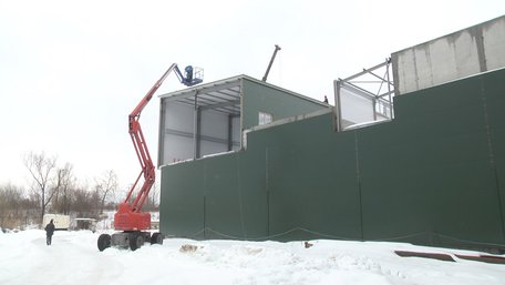 Польський підрядник пояснює затримку будівництва сміттєпереробного заводу повітряними тривогами 