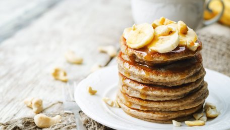 Вівсяні млинці з бананом на сніданок. Рецепт дня