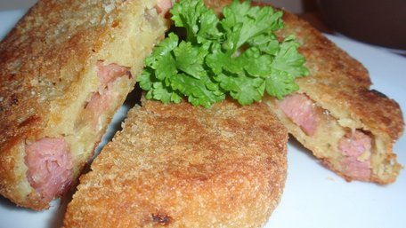 Закуска з далекого дитинства: смажена варена ковбаса у клярі