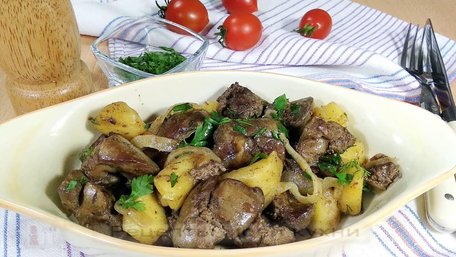 Курячі шлунки, тушковані з картоплею. Рецепт дня