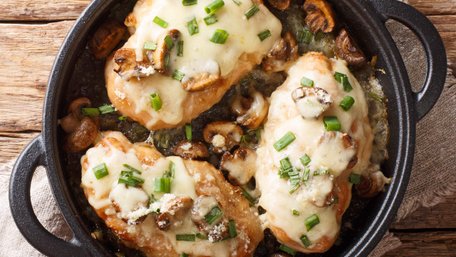 Курячі кальцоне без тіста з соковитою сирною начинкою. Рецепт дня