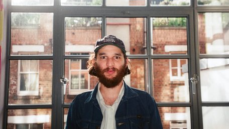 Обличчя «Оскара»: Джош Сафді у номінації «Найкращий режисер»