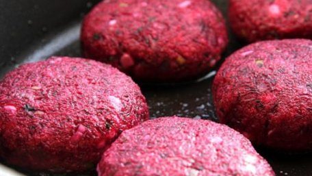 Бурякові котлети з фаршем. Рецепт дня