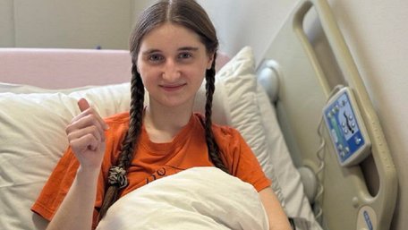 Гінекологи Львова видалили 17-річній дівчині кісту, яка за об’ємом була як трилітрова банка