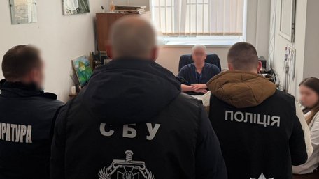 Завідувача відділення Університетської лікарні у Львові затримали на хабарі 600 доларів