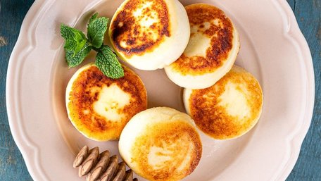 Ідеальні сирники, що тримають форму. Рецепт дня