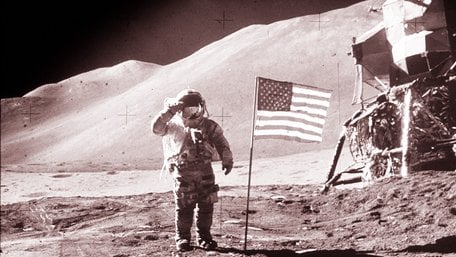 Коло замкнулося на Місяці