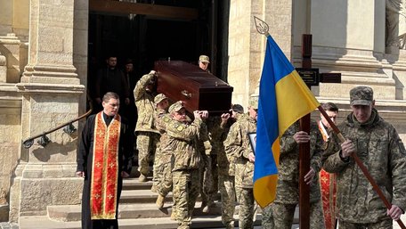 На Личаківському цвинтарі у Львові поховали убитого військового ТЦК Олега Авдєєва