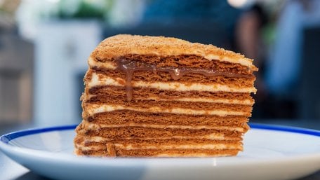 Торт «Медовик» на сковороді. Рецепт дня